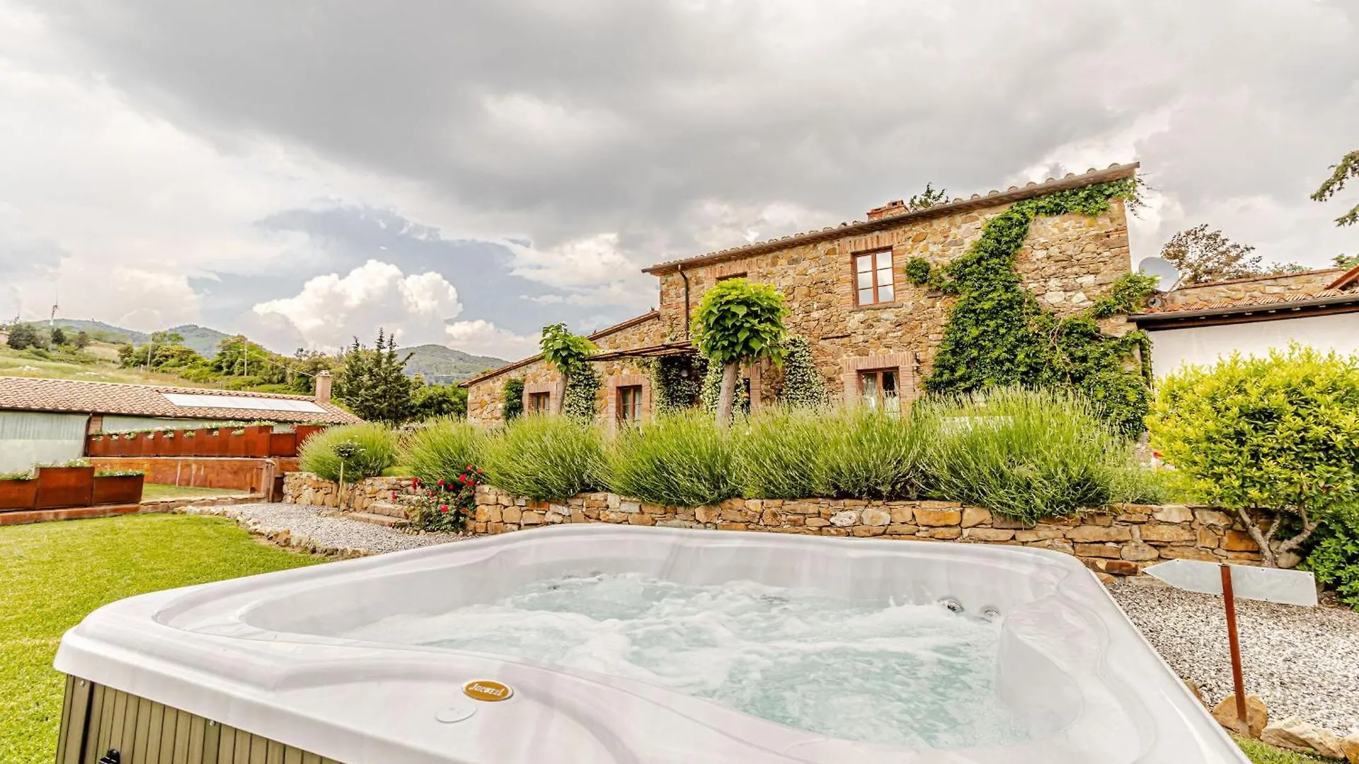 Villa Cedri Montecatini Val di Cecina